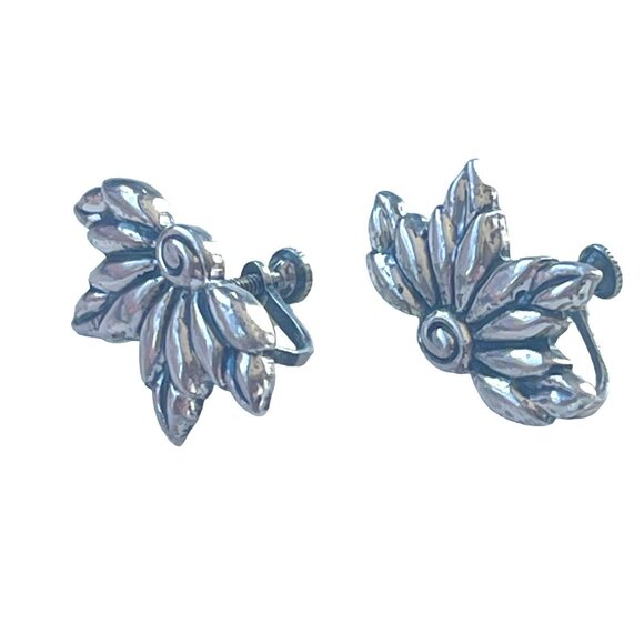 Vintage Sterling Silver Flower Screw Back 1940s Earrings Elegant Design for Wome - Picture 3 of 6